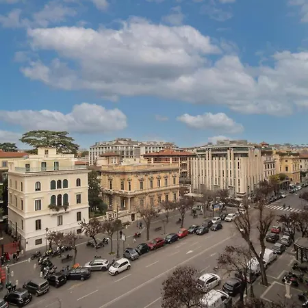 Naos Close Popolo Square