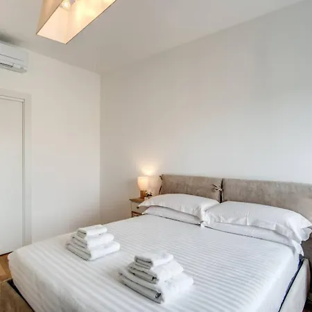 Naos Close Popolo Square Lägenhet *