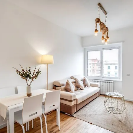 Lägenhet Naos Close Popolo Square *