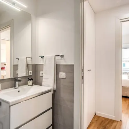 Naos Close Popolo Square