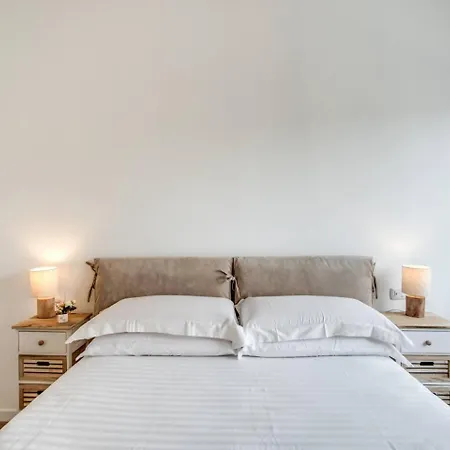 Naos Close Popolo Square Lägenhet