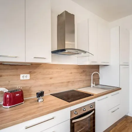 Naos Close Popolo Square Lägenhet *