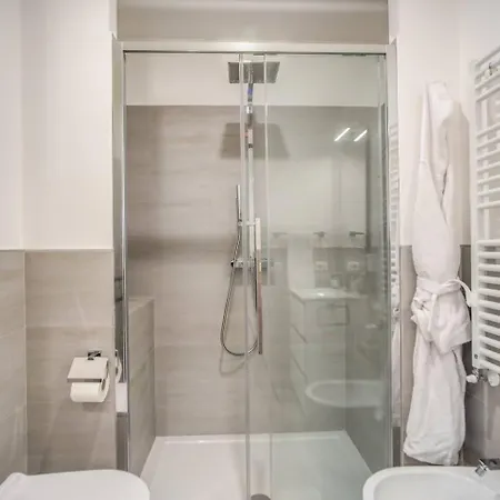 Naos Close Popolo Square Lägenhet