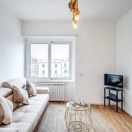 Naos Close Popolo Square Lägenhet *