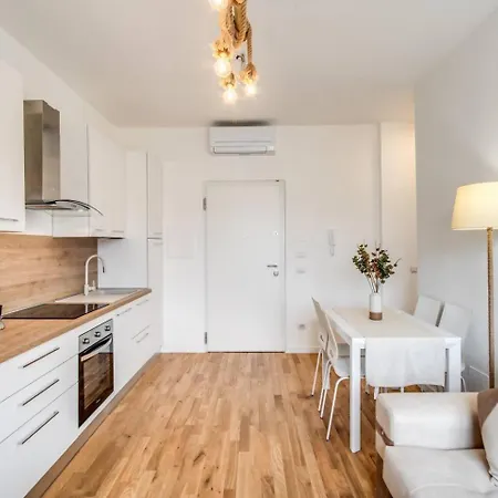 Naos Close Popolo Square Apartment